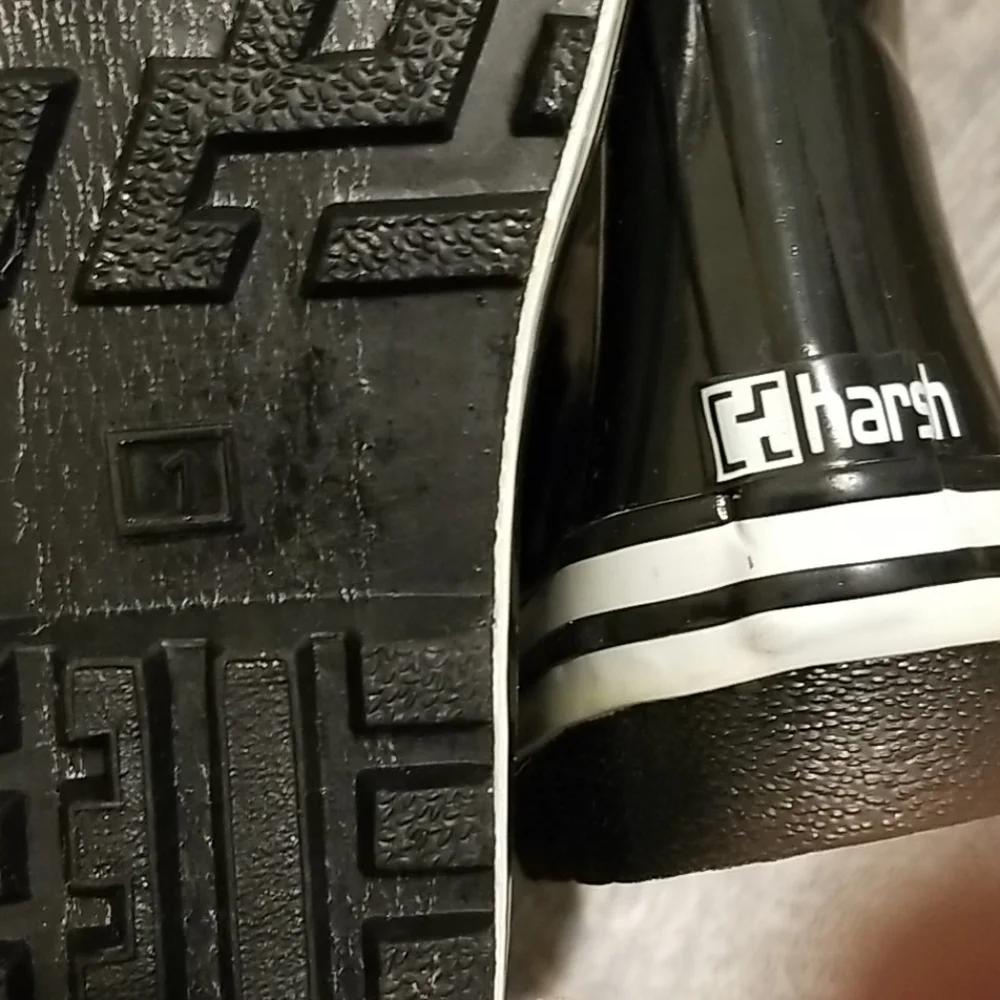 Harsh skate rainboots